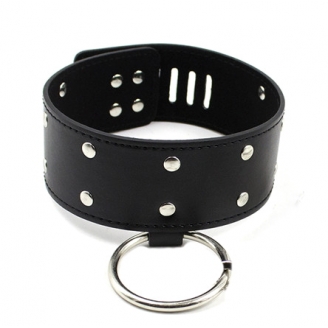 Ошейник с заклепками и кольцом