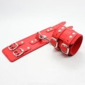 Широкие наручники с карабином - red